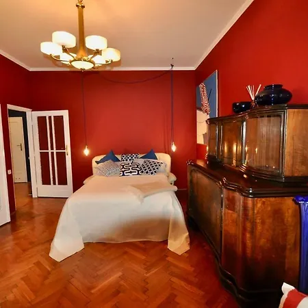 Fine Art Luxury In The Old Town Absolute Center Apartment