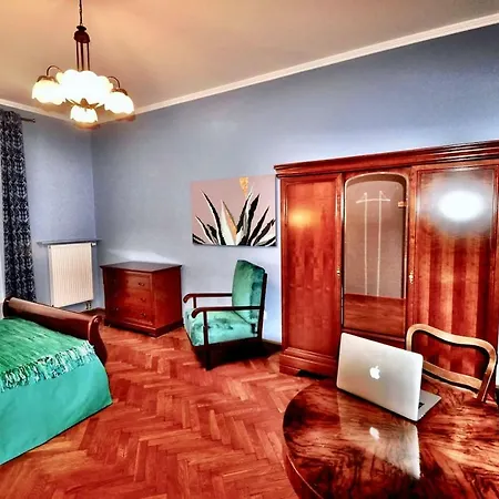 Fine Art Luxury In The Old Town Absolute Center