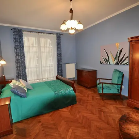 Fine Art Luxury In The Old Town Absolute Center