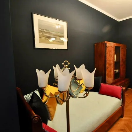 Fine Art Luxury In The Old Town Absolute Center Apartment